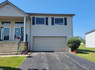 1090 Lake Park Dr, Grand Blanc, MI 48439