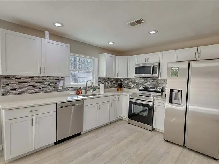115 Hollybrook Rd — Photo 3