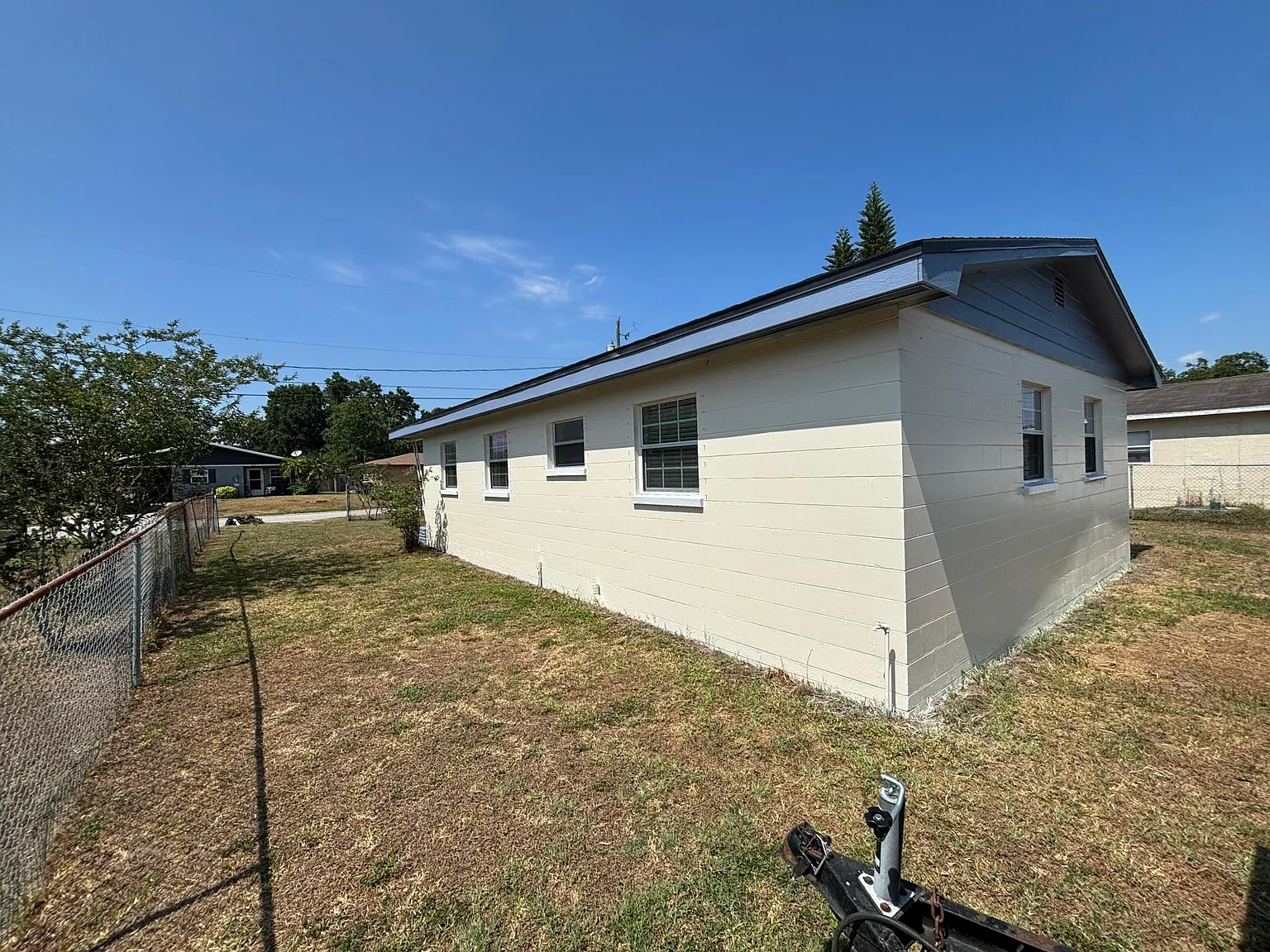 3 bed, 879 sqft, $1,900 — Photo 4