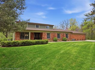19559 Meadowbrook Rd, Northville, MI 48167