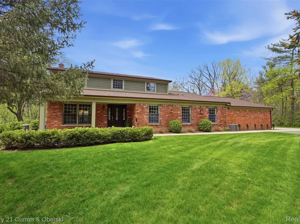 19559 Meadowbrook Rd, Northville, MI 48167