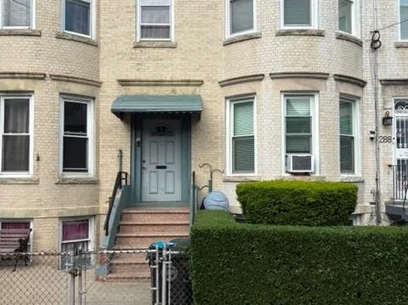 290 E 34th St, Brooklyn, NY 11203