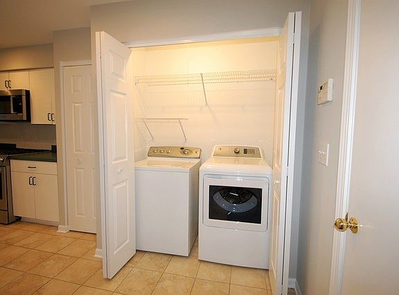 5th image of 1610 W Ethans Glen Dr