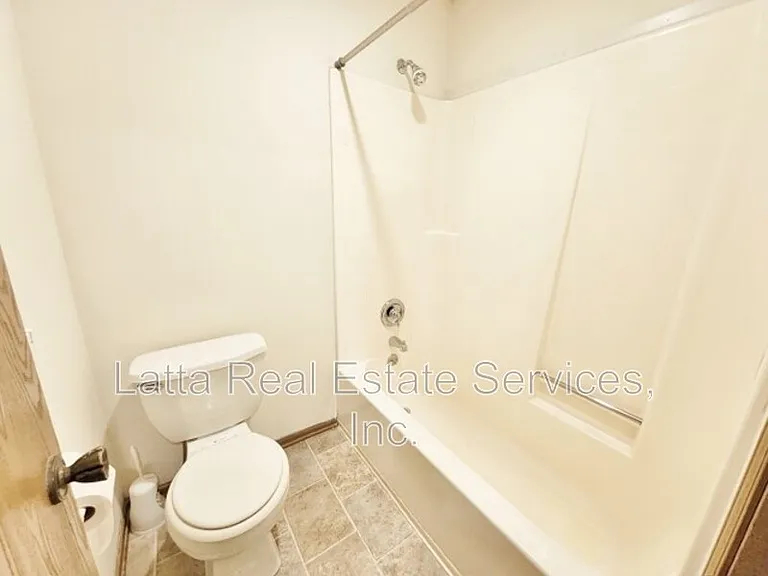 2104 SW 8th St #B — Photo 8