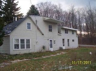 7663 Lakeview Rd, Alanson, MI 49706