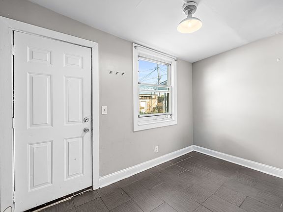 3rd image of 223 Grundy St #1