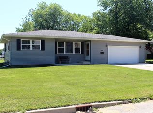 810 N Jackson St, Clinton, IL 61727