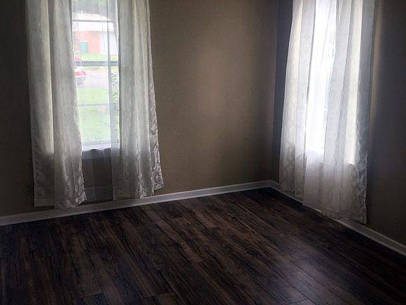 3rd image of 732 S Andrews Ave