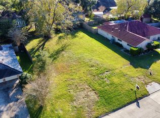 4908 Green Willow Ln, Dickinson, TX 77539