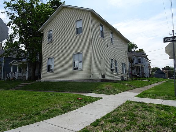 2nd image of 827-829 W 15th St