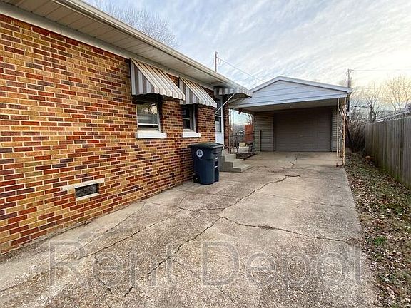 3rd image of 1113 N Helfrich Ave
