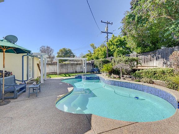 4th image of 7581 Brighton Dr
