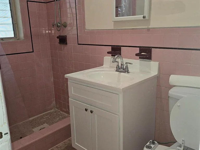 1560 NE 111th St #3 — Photo 8