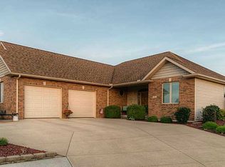110 Waterford Ct, Jackson Center, OH 45334