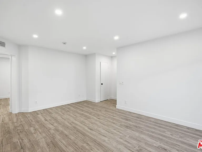 13025 Moorpark St #106 — Photo 3