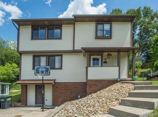 921 Lindfield Dr, South Park, PA