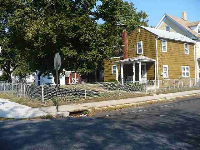 2nd image of 318 W Foundry St