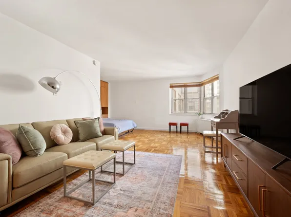 300 East 40th Street image 1 of 12