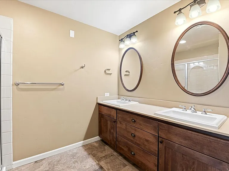 323 W Jefferson #503 — Photo 17