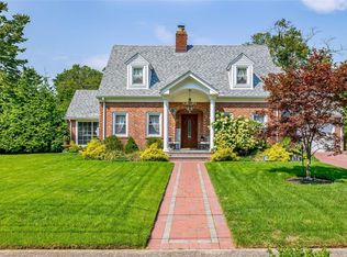 474 Edgewood Rd, Rockville Centre, NY 11570