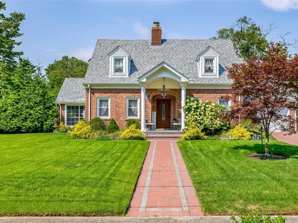 474 Edgewood Road, Rockville Centre, NY 11570