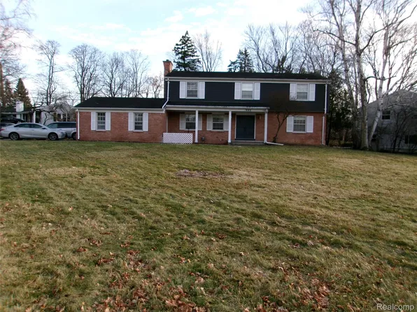 1682 Woodside Dr, East Lansing, MI 48823
