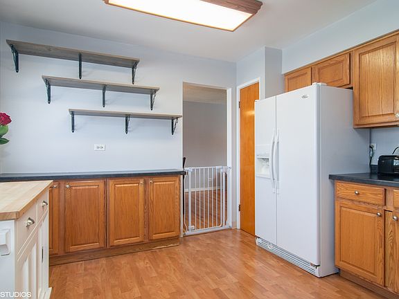 4th image of 300 N Bissell Dr
