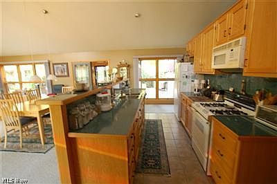 3rd image of 3821 Lake Rd W