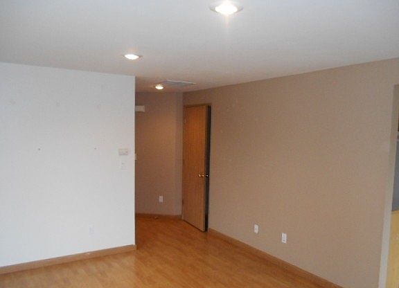 5th image of 5212 Grove St