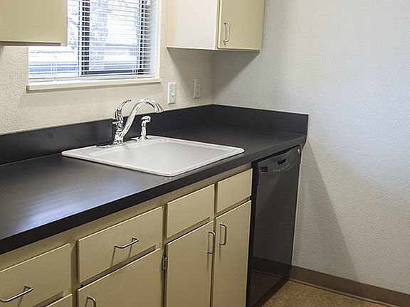 4th image of 1800 Cal Young Rd #65