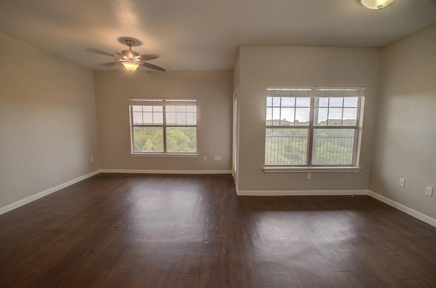 3 bed, 2.0 bath, 1192 sqft, $1,795 — Photo 2
