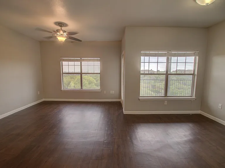 2320 Gracy Farms Ln #1332 — Photo 2