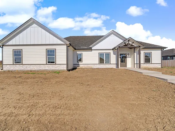 2210 Huntwood Dr, Salina, KS 67401