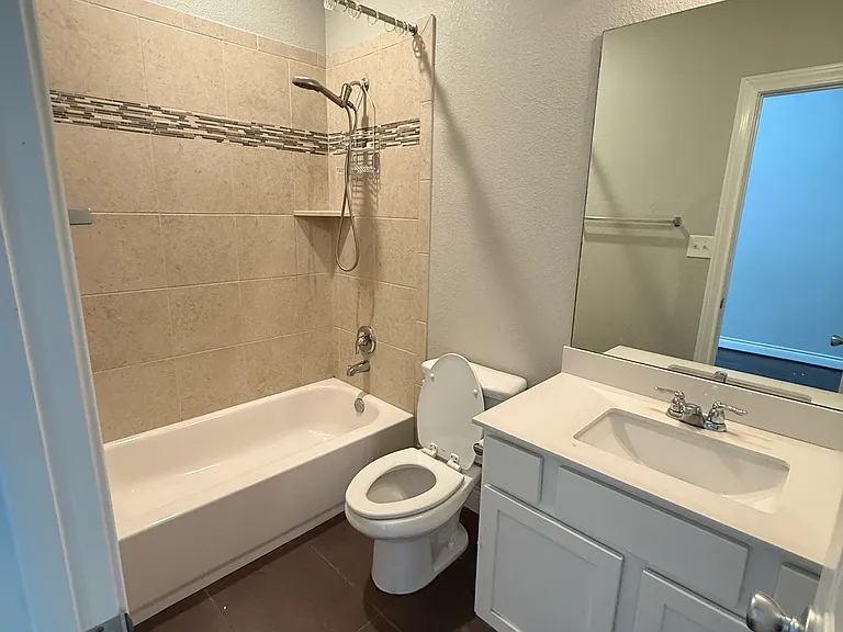 5704 Corsica Loop — Photo 11