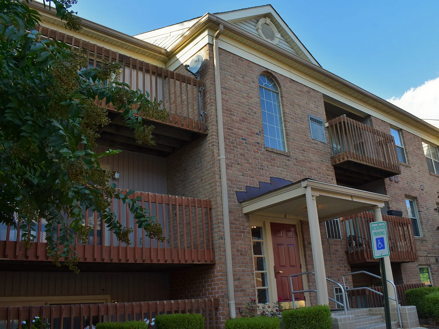Lovely 2BR 1BA Condo for Rent! — Photo 1