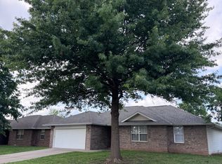 125 W Trail Point Dr, Nixa, MO 65714