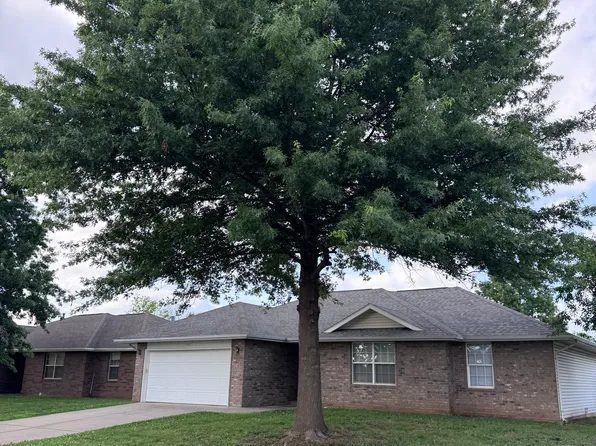 125 W Trail Point Dr, Nixa, MO 65714