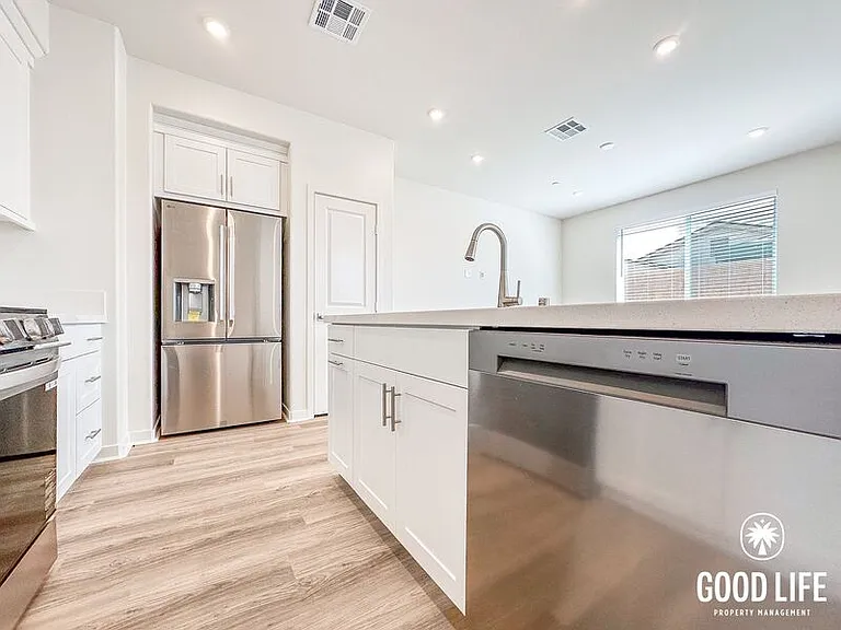 7006 Solara Way — Photo 7