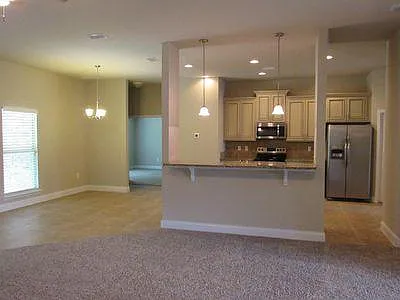 4 bed, 2359 sqft, $2,295 — Photo 4