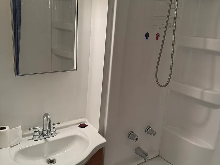 1005 SE Lafayette St — Photo 3