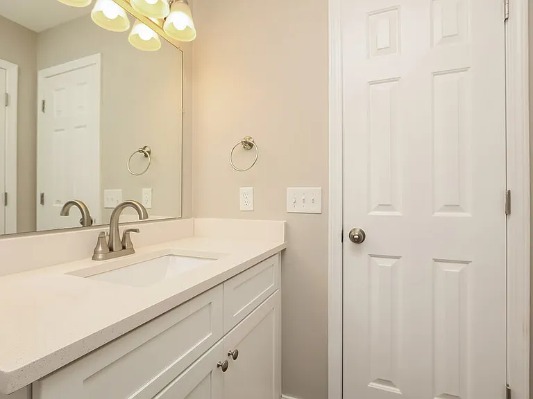 812 Dresden Ct — Photo 14