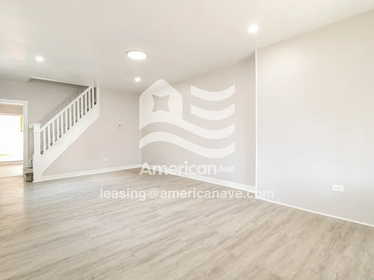 927916_005_wm_-_living_room_13376062.jpg