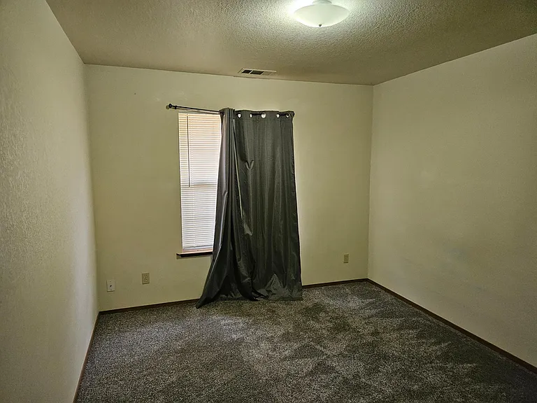 20351 Greenview Dr — Photo 11