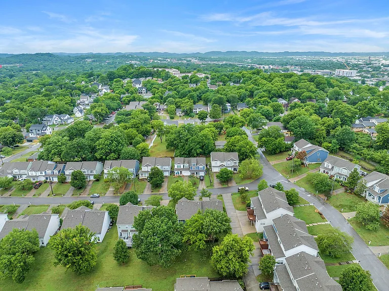 407 Normandy Cir — Photo 47