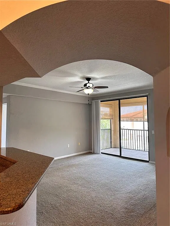 3 bed, 2.0 bath, 1239 sqft, $2,000 — Photo 2