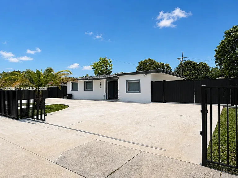 5350 NW 174th Dr — Photo 3