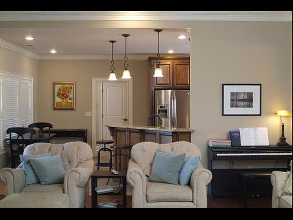 4th image of 279 Plantation Springs Dr