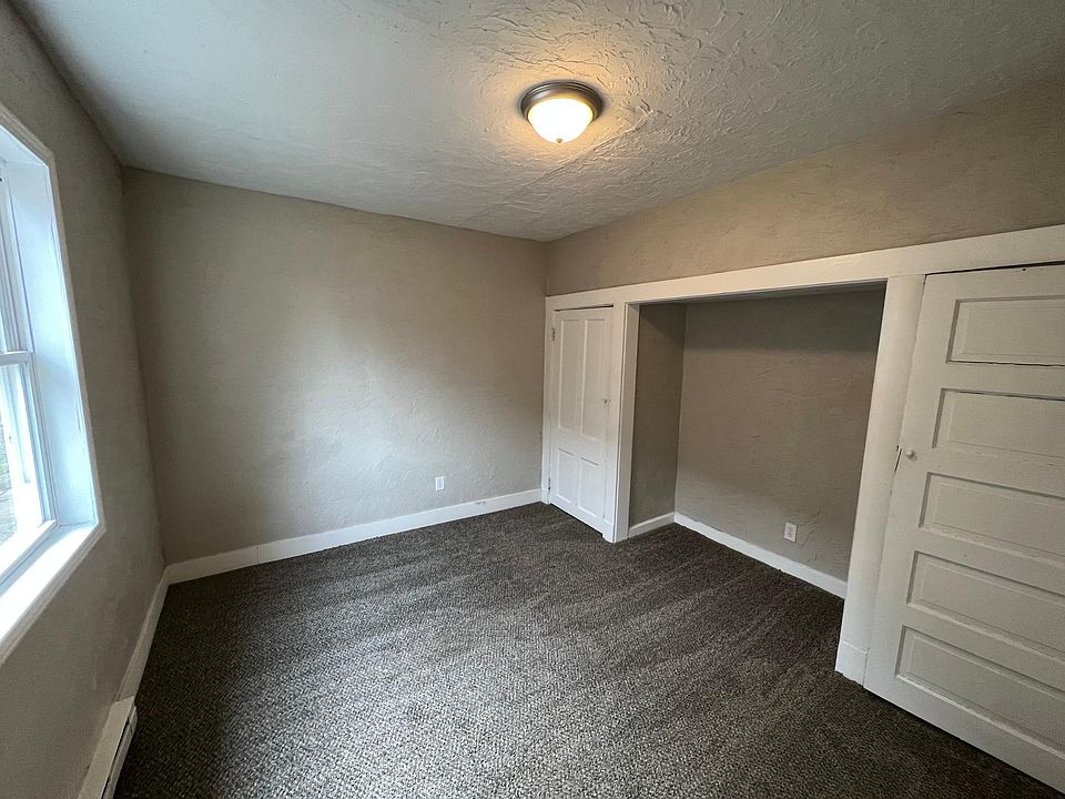 2nd image of 924 W 9th St #3