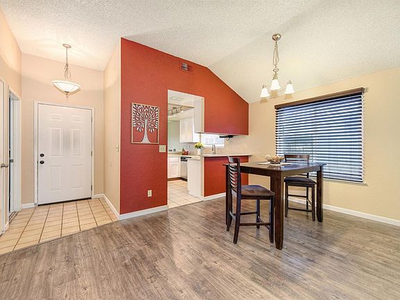 4th image of 4021 N Country Dr