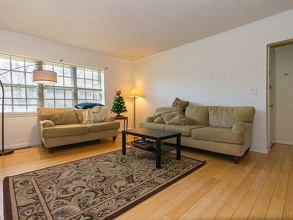 2nd image of 215 Lake Shore Rd